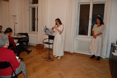 Karin Leitner spielt Flte_hp.jpg